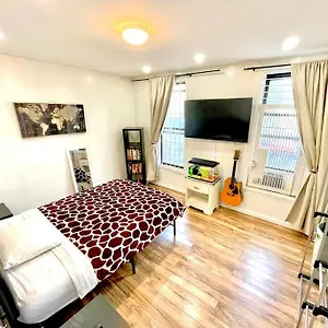 2 Bedrooms One Stop From Manhattan Weehawken